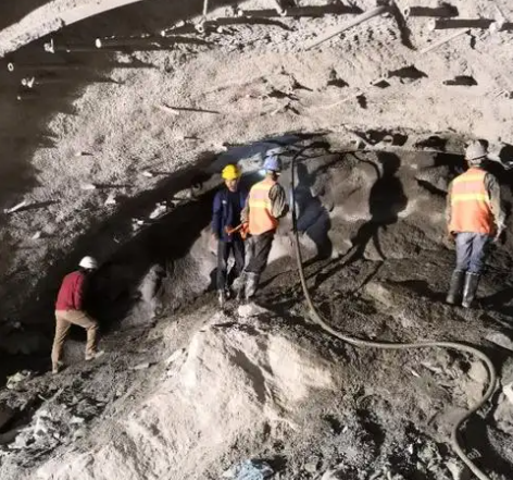 正阳拱顶带模注浆料的施工流程及注意事项